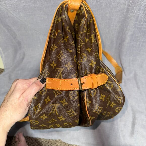VERY LARGE Louis Vuitton SAUMUR 43 Messenger Bag - Picture 5 of 6